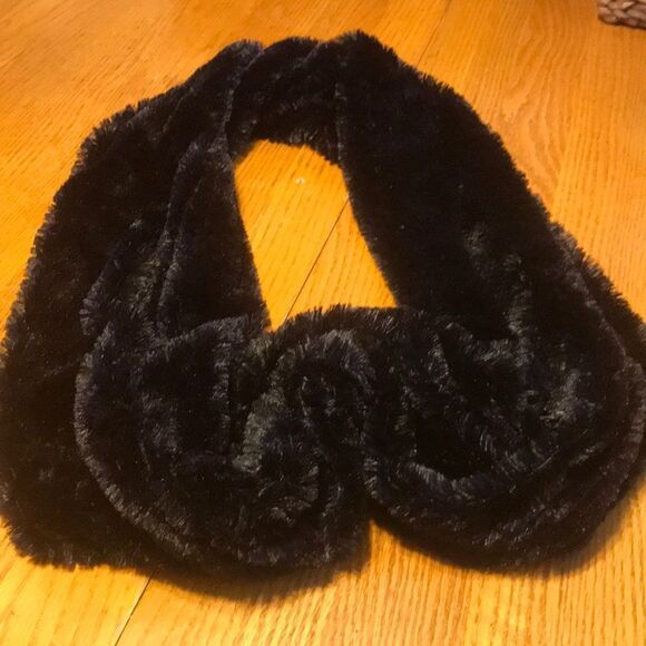 CHICK Scarf - Picture 1 of 2
